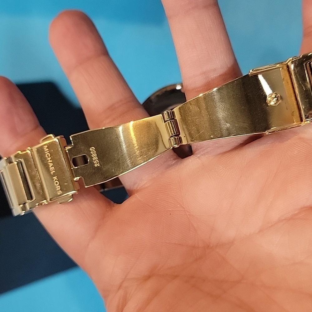 Michael Kors Rose Gold Watch - Picture 10 of 16
